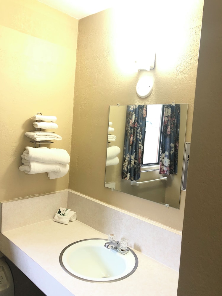 Laurel Park Inn - photo 6