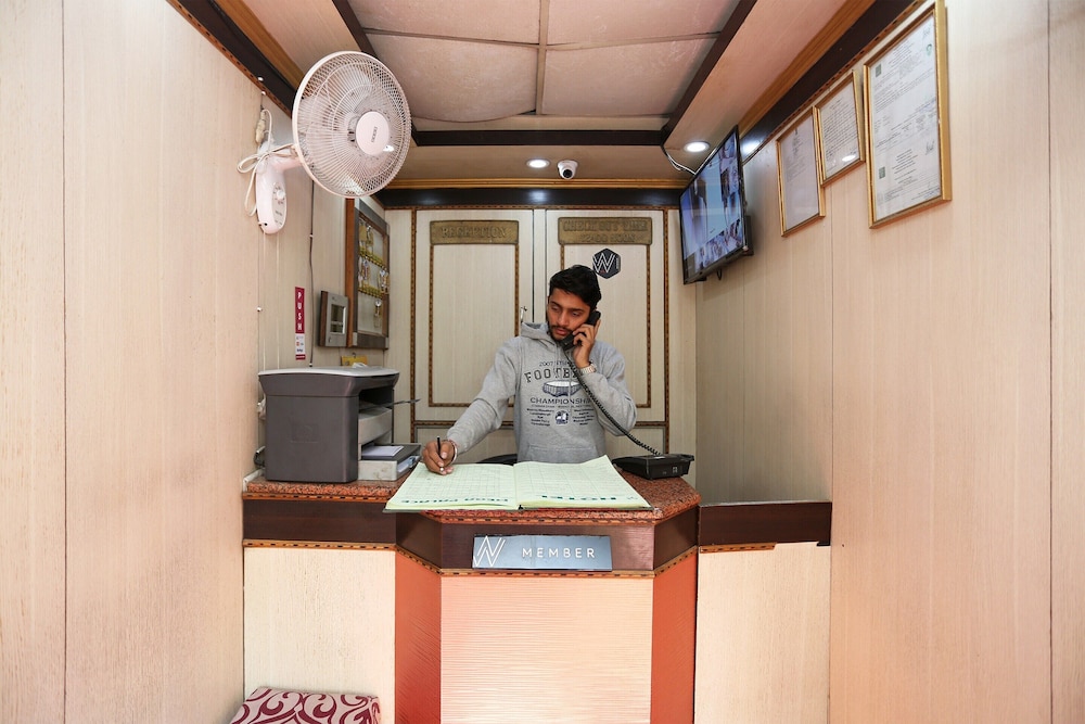 Oyo 15443 Hotel Mega Palace — Patna