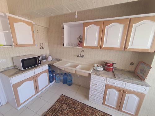 Hotel appartment sea view free wifi 3 bedrooms 2 full bathrooms 4th floor Bellevue village agami alexandria families are preferred available all year days with 5 heavy blankets