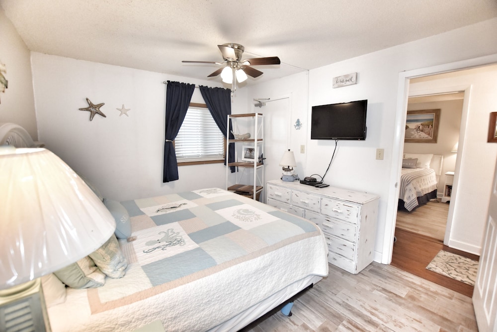 0602 Waters Edge Resort Studio Bedroom Condo by RedAwning - photo 3