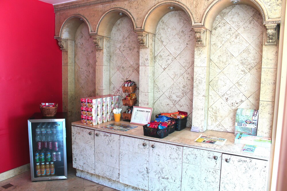 Pacific Inn and Suites - photo 6