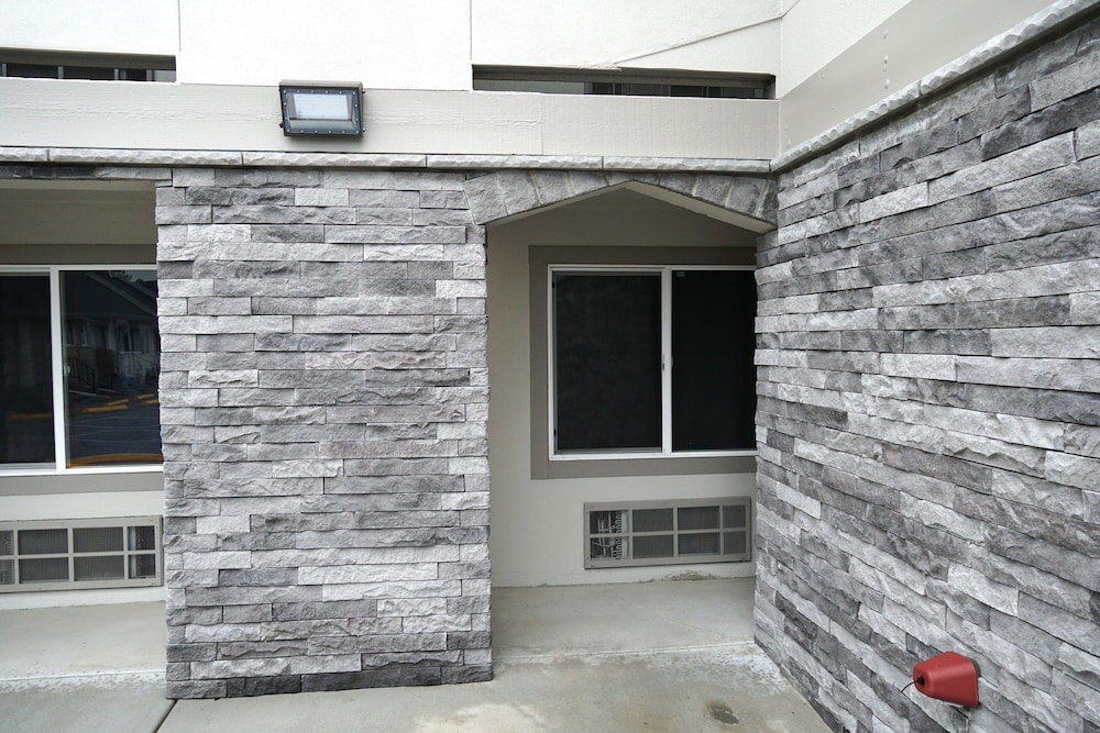 Emerald Motel - photo 15