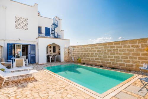Villa Lorenzo Piscina Privata — 4-Star Luxury Hotel in Nardo, Italy