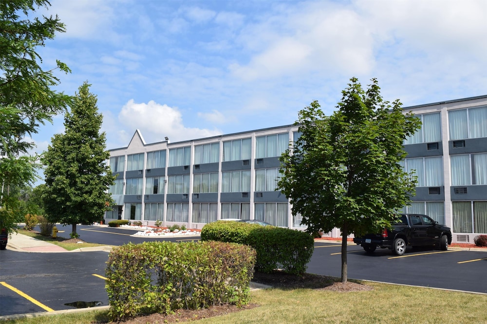Baymont By Wyndham Addison — Addison