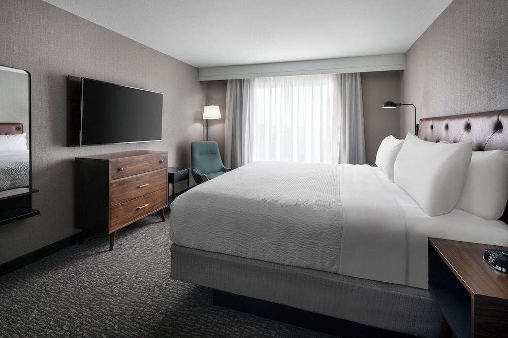 Four Points by Sheraton Hotel & Suites San Francisco Airport - photo 9