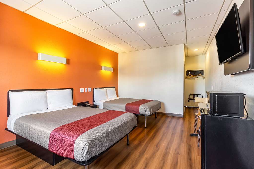 Motel 6 Elizabeth NJ Newark Liberty Intl Airport - photo 14