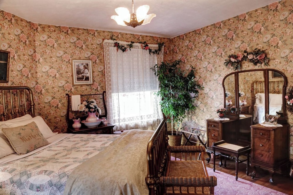 The Queen A Victorian Bed & Breakfast - photo 34