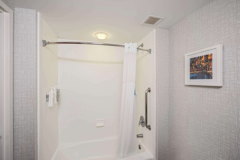 Hampton Inn Ridgefield Park - photo 34