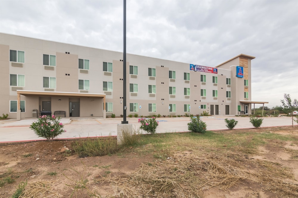 Days Inn & Suites by Wyndham Colorado City I 20 - photo 4