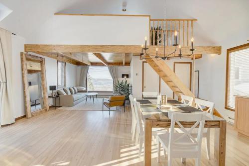 Intimate Apartment with Scenic Views — 4-Star Luxury Hotel in Baie-Saint-Paul, Canada