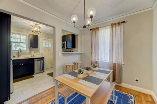 Updated Columbian Cottage — 4-Star Luxury Hotel in Columbia, United States