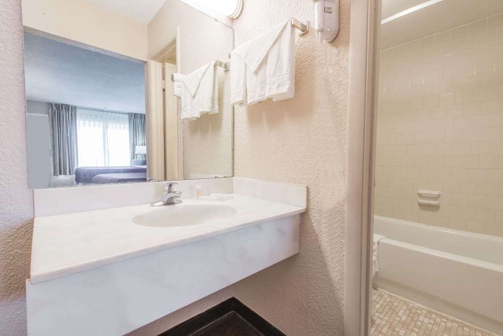 Days Inn by Wyndham Elizabethtown - photo 11