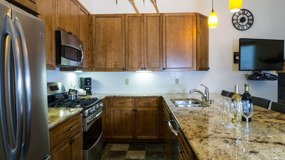 Ski Trails 4058 - last minute hotel in Truckee