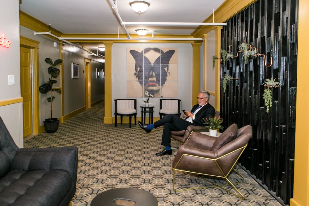 Hotel Metropolitan - photo 2