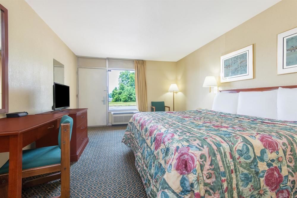 Hampton Inn by Hilton Clanton - photo 9