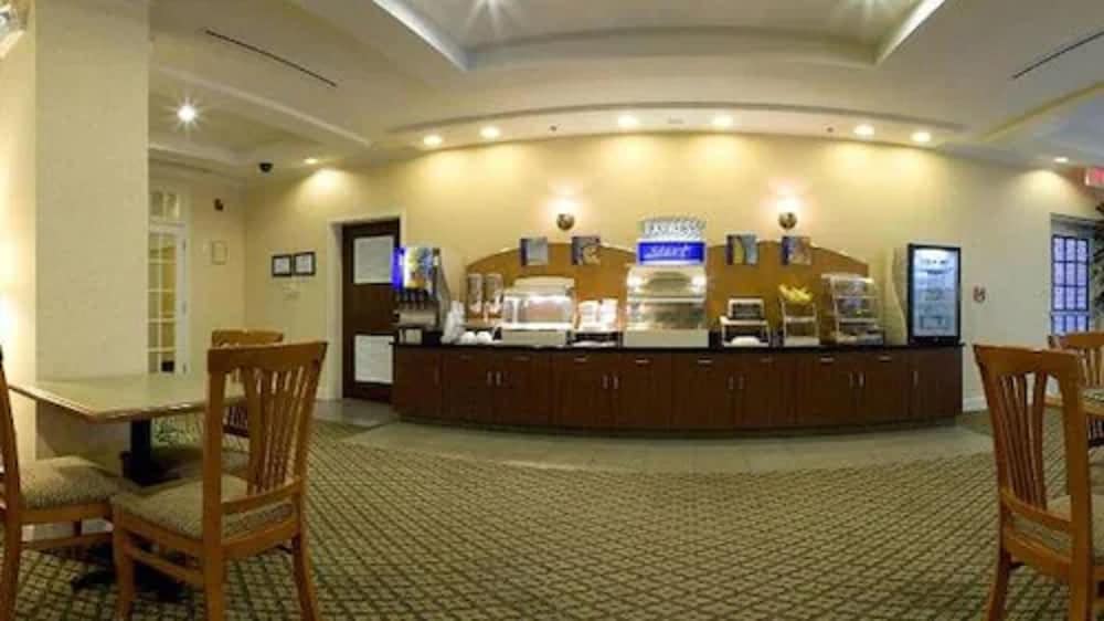 Holiday Inn Express Hotel & Suites Dyersburg by IHG - photo 44