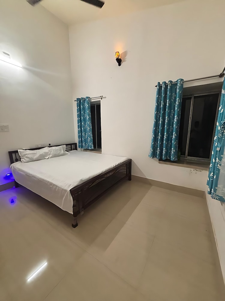 Swapno Chhobi in Bolpur, India