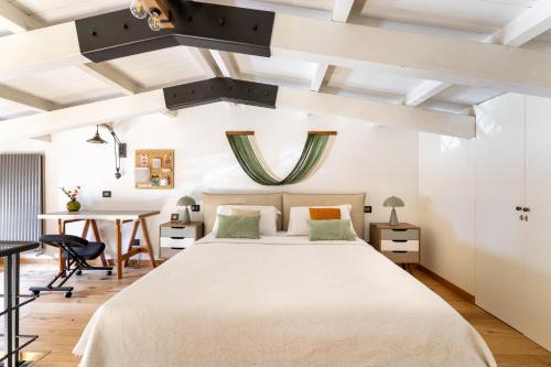Suede Loft Retreat Charm Relax Private Parking — 4-Star Luxury Hotel in Rome, Italy