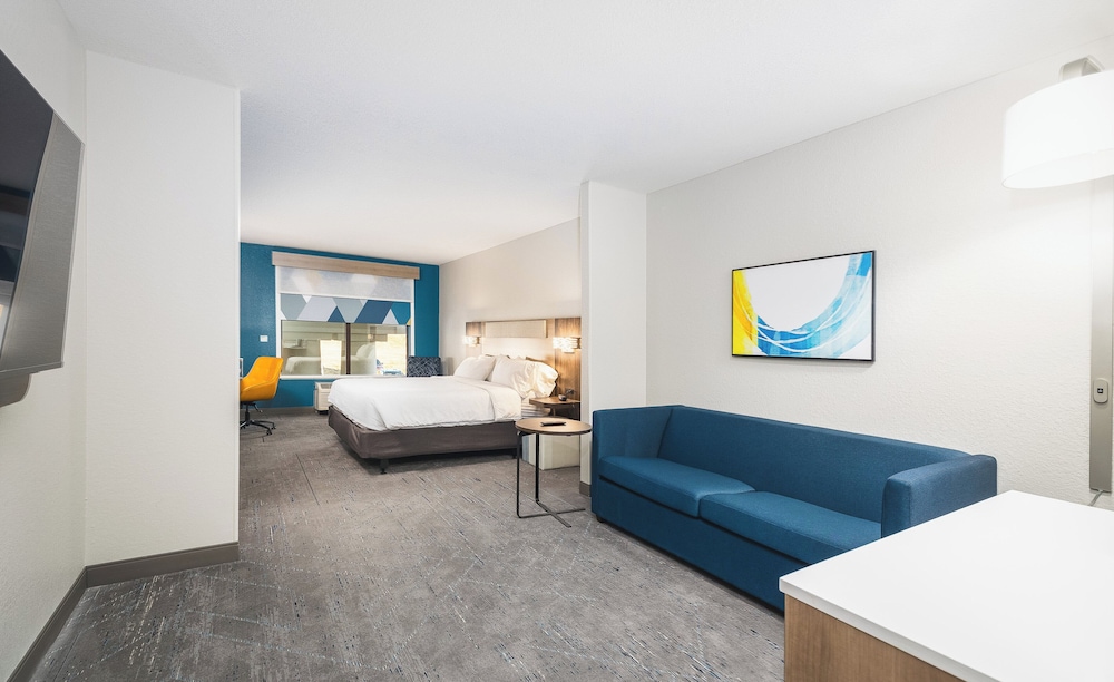 Holiday Inn Express Hotel & Suites St. Robert by IHG - photo 20