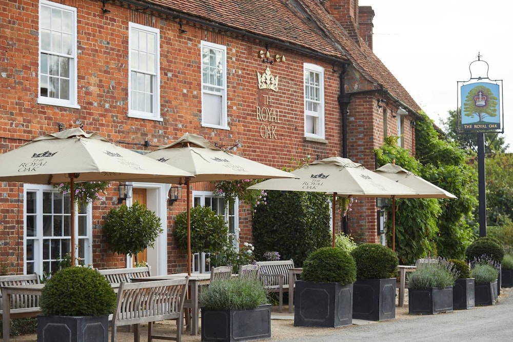 The Royal Oak - carbon neutral hotel in Thatcham