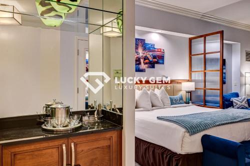 Lucky Gem Penthouse & Luxury Suites at Signature Resort Balcony Strip View 3505