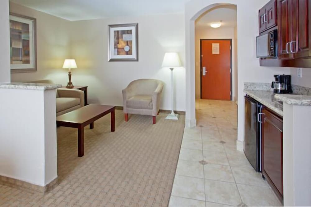 Holiday Inn Express & Suites College Station by IHG - photo 34