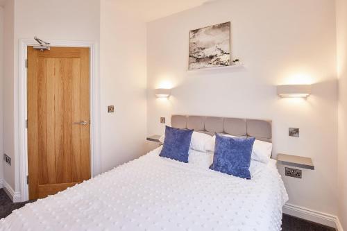 Host & Stay Queens Court
