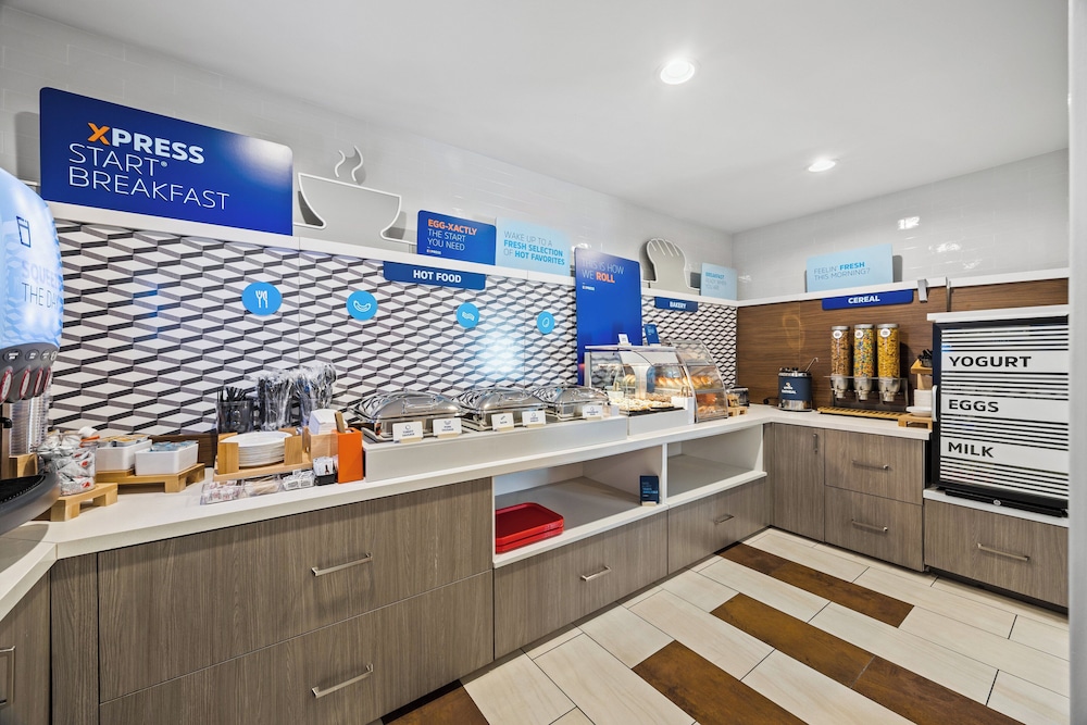 Holiday Inn Express Sunnyvale Silicon Valley by IHG - photo 55