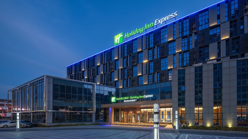 Holiday Inn Express Huangshi Cihu Lake by IHG in Huangshi, People's Republic of China