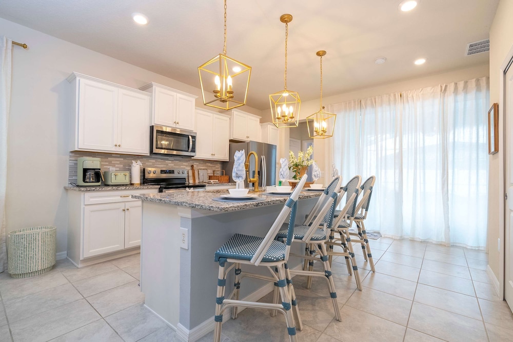Amazing 5 Suite Home With Resort style Amenities - photo 17