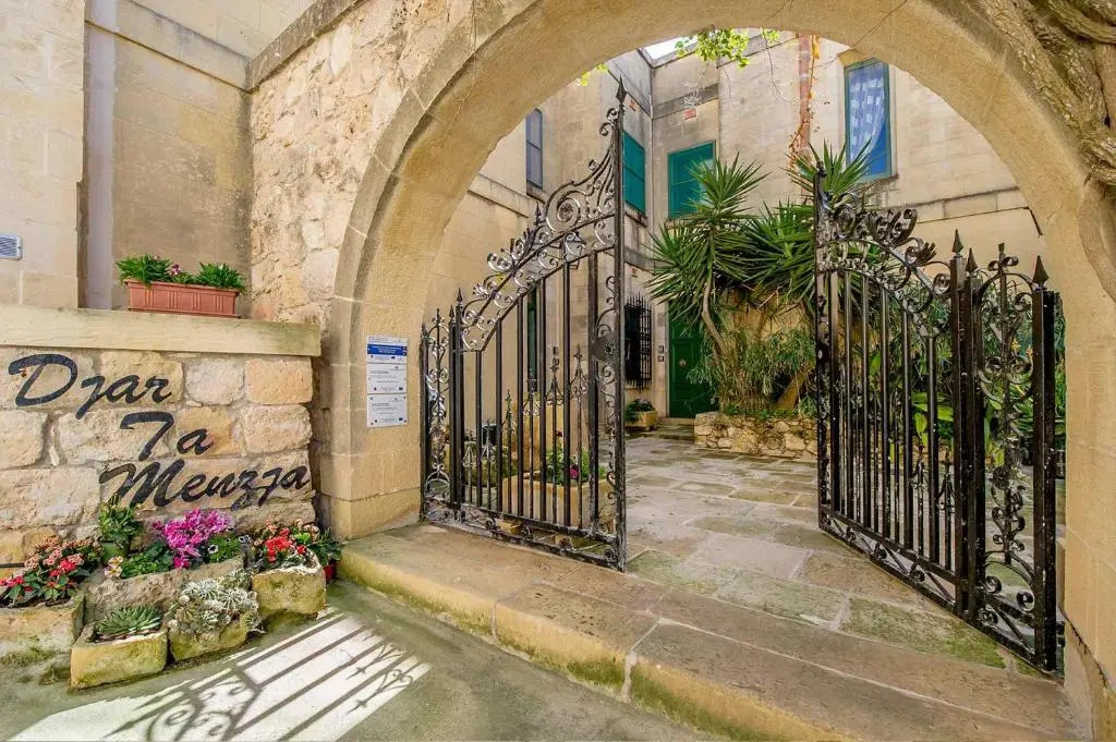 Djar Ta Menzja 3 3 BR Villa with Private Pool and Indoor Jacuzzi BAG 49919 — 4-Star Luxury Hotel in Sannat, Malta
