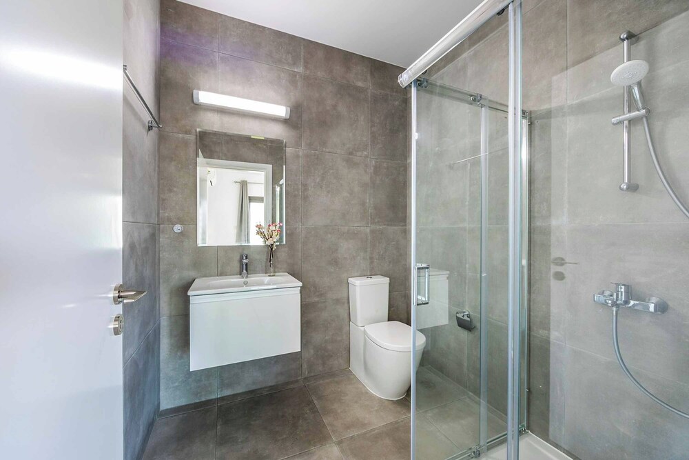 Villa Marlene walking distance to Coral Beach