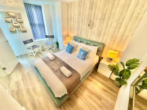 Coastal Vibes Stunning Bournemouth Apartment Couples Small Families King bed Free Parking 10min walk to Beach — 4-Star Luxury Hotel in Bournemouth, United Kingdom