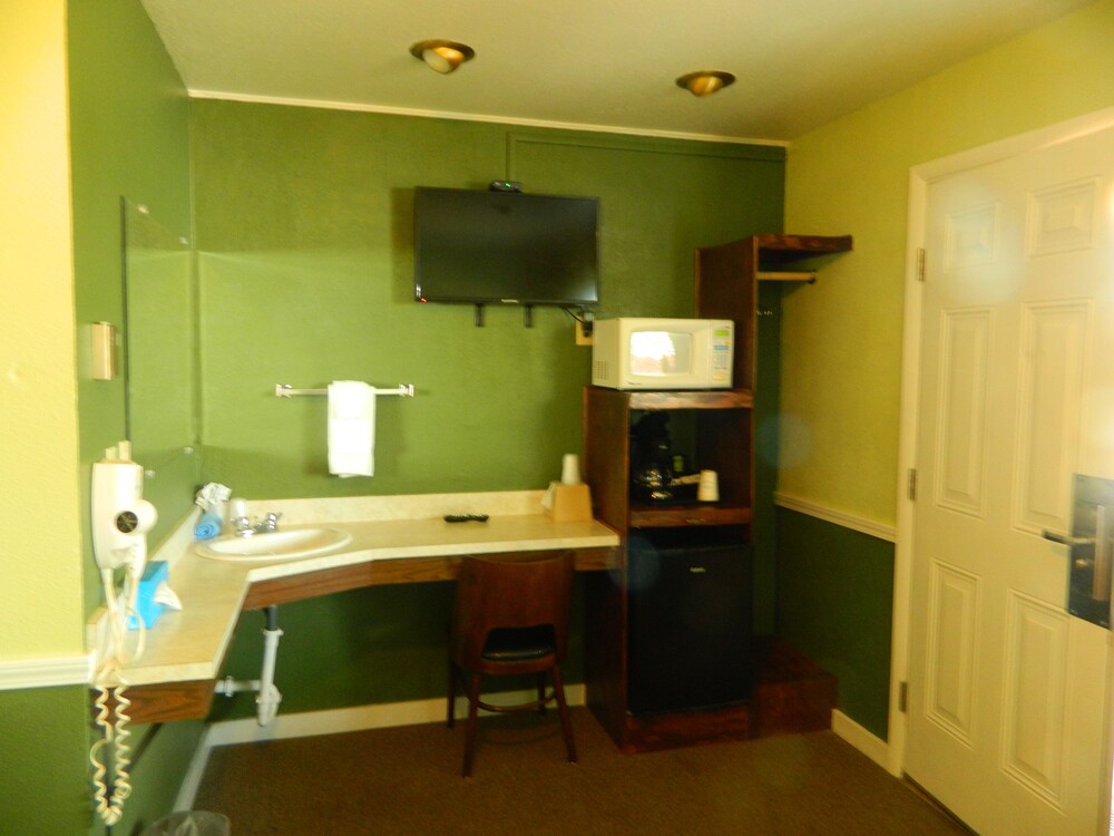 Country Motor Inn - photo 42
