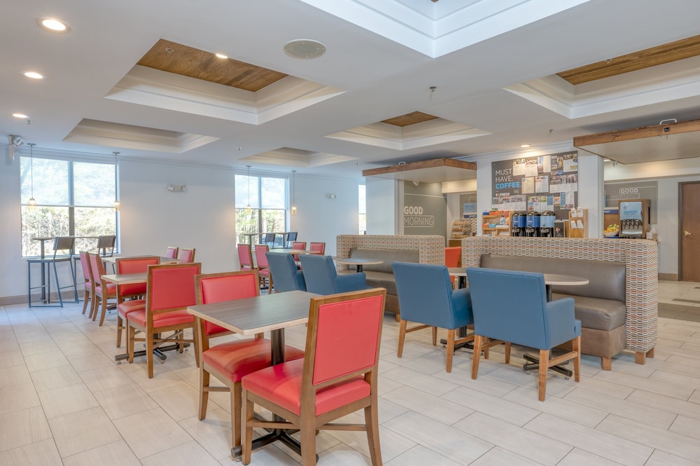 Holiday Inn Express & Suites Thornburg S. Fredericksburg by IHG - photo 45