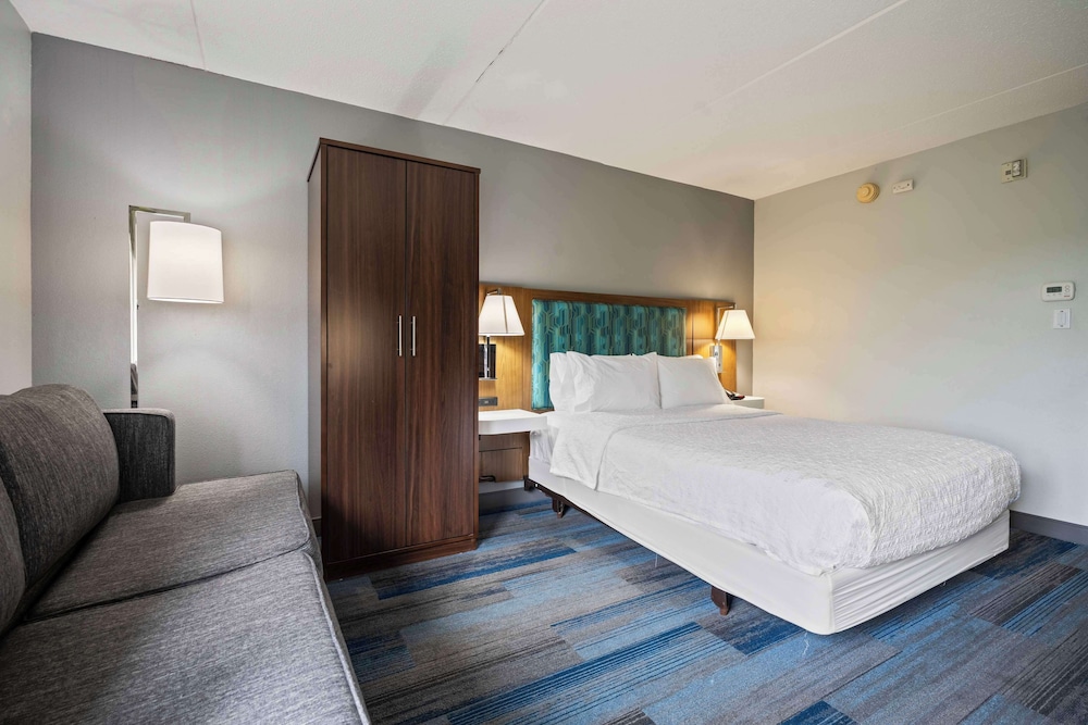Hampton Inn Ridgefield Park - photo 29