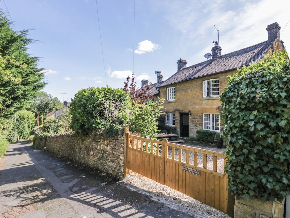 Jackdaw Cottage — 4-Star Luxury Hotel in Blockley, United Kingdom