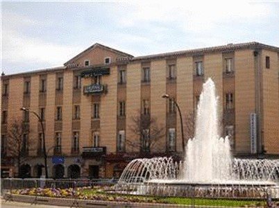 Hôtel du Commerce - carbon neutral hotel in Millau