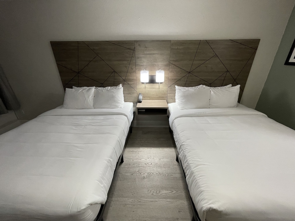 Quality Inn & Suites Airport Cruise Port Hollywood - photo 4