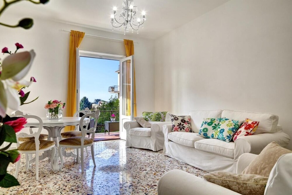 Central Apartment Stella House — 4-Star Luxury Hotel in Massa Lubrense, Italy