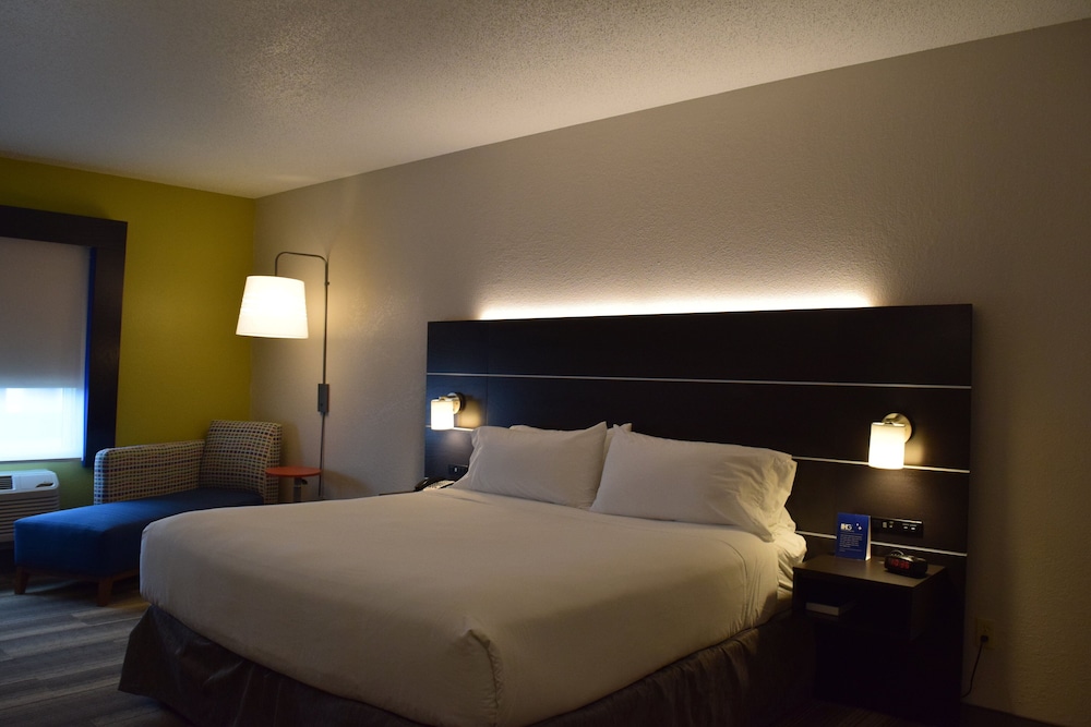 Holiday Inn Express Hotel & Suites Sparta by IHG - photo 15