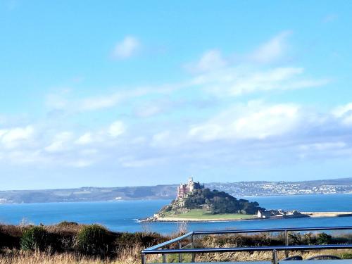 Very Spacious Great location. Castle and Sea view — 4-Star Luxury Hotel in Marazion, United Kingdom