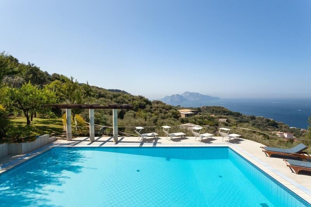 Villa Idylle — 4-Star Luxury Hotel in Massa Lubrense, Italy