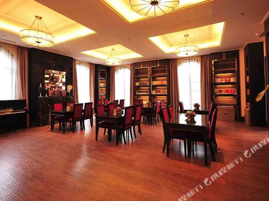 Lvcheng Baihe Club — 4-Star Luxury Hotel in Urumqi, People's Republic of China