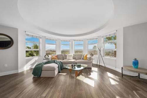 Blue Topaz Retreat Spacious 3BR Gorgeous City views — 4-Star Luxury Hotel in Los Angeles, United States