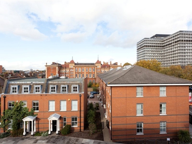 Stylish and Cozy Studio Apartments Hammersmith — 4-Star Luxury Hotel in London, United Kingdom