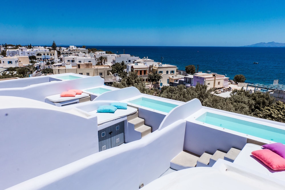 Blue Waves Hotel - carbon neutral hotel in Emporeio