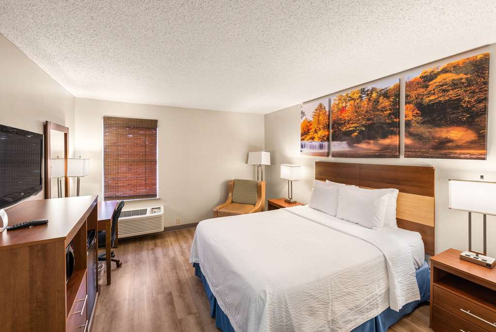 Days Inn by Wyndham Raleigh Airport Research Triangle Park - photo 10