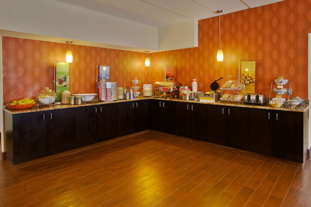 Hampton Inn Columbus East - photo 40