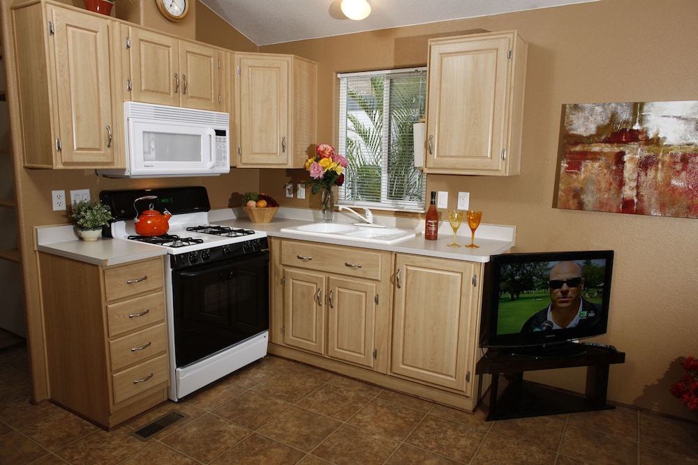 Arden Acres Executive Suites and Cottages - photo 12